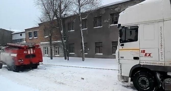 Харьковские спасатели вытащили из ледяного плена скорую помощь