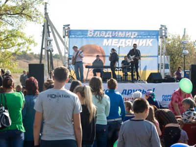 При содействии Владимира Медяника жители Новоалександровки с размахом отметили летие поселка