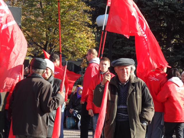 Митинг с участием Петра Симоненко прошел в Луганске под аккомпанемент Радикальной партии Ляшко фото видео