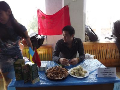 Луганские студенты предложили отведать борща и станцевать лезгинку фото видео