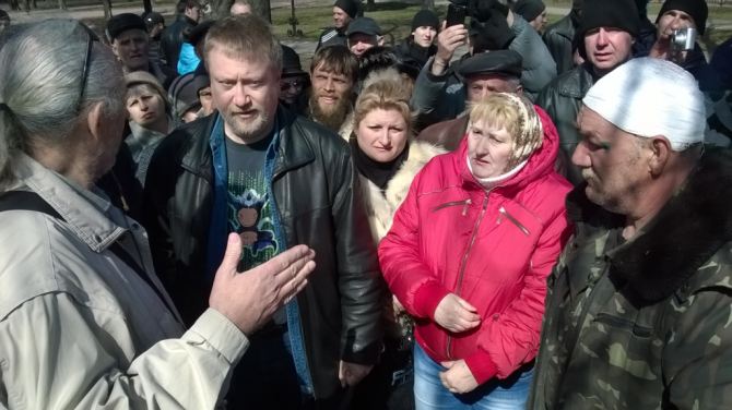 Ночью было совершено нападение на палатку Народного ополчения и Луганской гвардии фотовидео