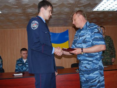 В Луганске испытывали бойцов Беркута