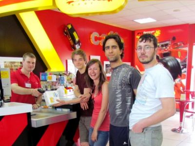 Персонал АЗС Параллель готов к обслуживанию иностранных клиентов на английском языке