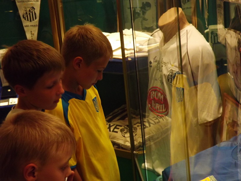 Юный луганчанин в свой день рождения побывал в музее Пеле