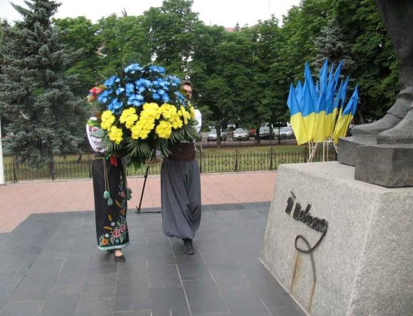 В Луганске начали праздновать День Конституции