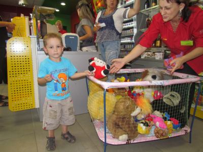 Параллель провела традиционную благотворительную акцию литров за игрушку