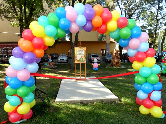 В Луганске открыли парк скульптур сказочных персонажей фото видео