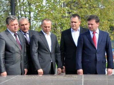 В Краснодоне презентовали книгу с новыми разоблачениями ОУНУПА