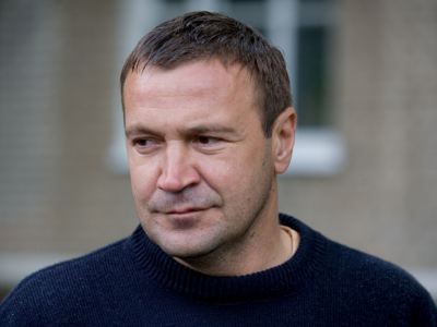 Программа Владимира Медяника по ликвидации аварийных деревьев проходит в Молодогвардейске на отлично