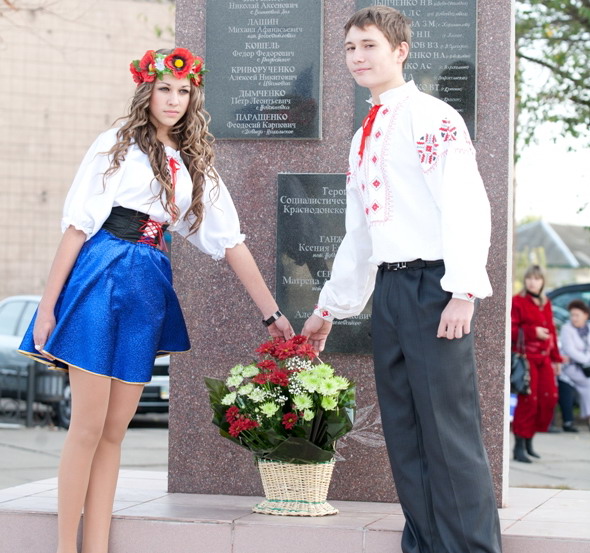 Владимир Медяник поздравил жителей Новосветловки с Днем поселка