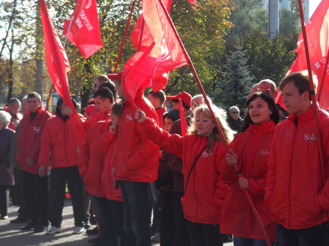Митинг с участием Петра Симоненко прошел в Луганске под аккомпанемент Радикальной партии Ляшко фото видео