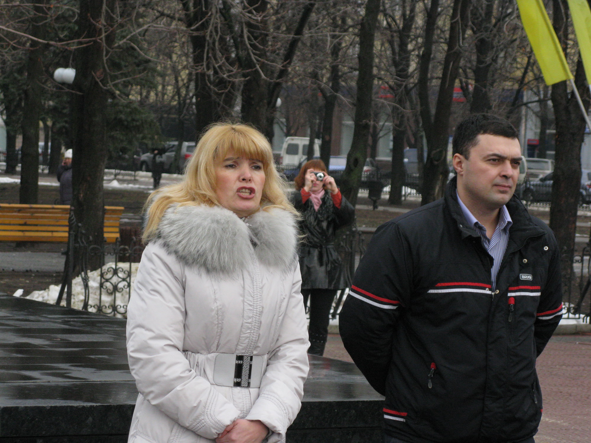 В Луганске оппозиция беззвучно отпраздновала День соборности Украины фото