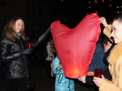 Сердце любви зажгли в Луганске фото