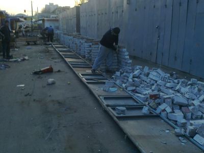 В Луганске продолжается демонтаж торговых рядов фото