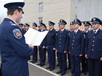 Луганский гарнизон милиции пополнили правоохранителей фото