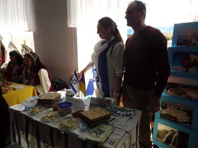 Луганские студенты предложили отведать борща и станцевать лезгинку фото видео