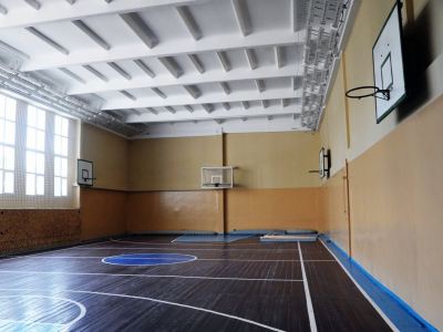 В луганских школах взялись за ремонт спортзалов фото