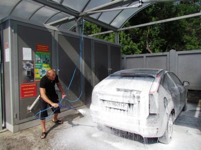 В Донецке открыта первая автомойка самообслуживания
