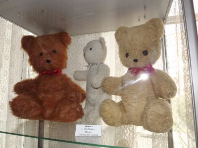 В Луганске открылась наивная выставка кукол