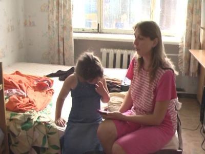 В Луганске милиционер спас жизнь летней девочки