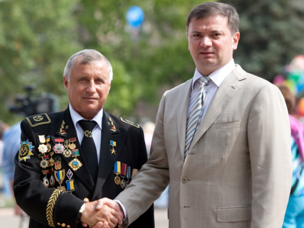 Владимир Медяник поздравил жителей Молодогвардейска с Днем города