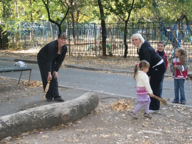 При содействии Владимира Медяника на квартале Шевченко состоялся субботник с музыкой