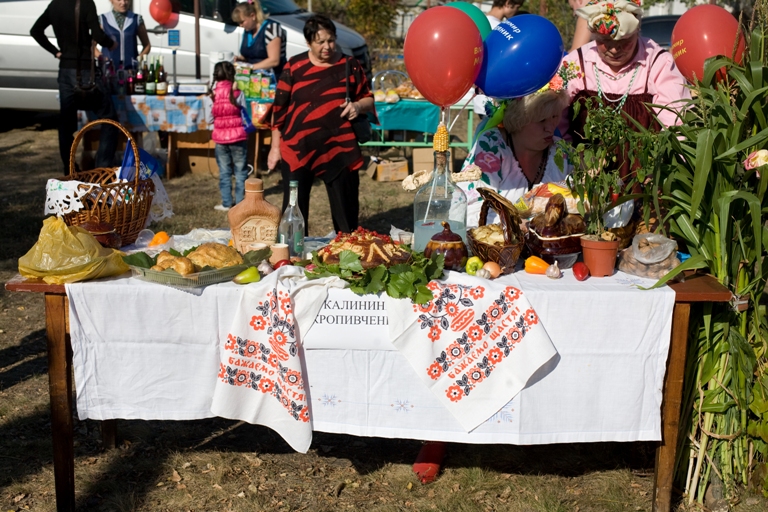 При содействии Владимира Медяника жители Новоалександровки с размахом отметили летие поселка
