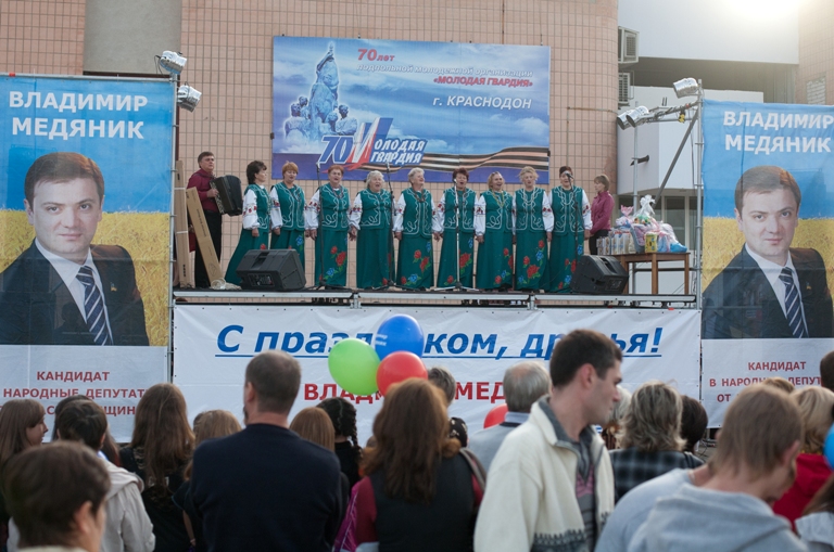 Владимир Медяник поздравил жителей Новосветловки с Днем поселка