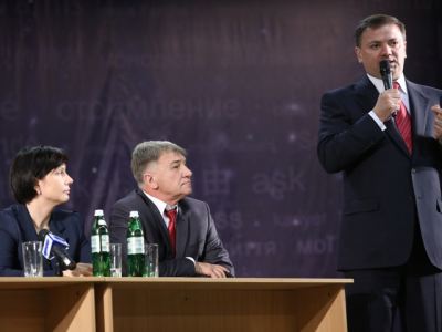 Елена Бондаренко и Владимир Медяник обсудили проблемы трудоустройства луганчан