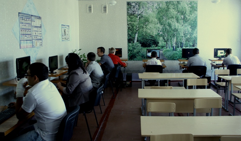 На Краснодонщине благодаря Владимиру Медянику продолжается компьютеризация школ