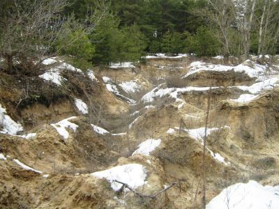 Неизвестные вдоль и поперек перерыли Старобельск фото