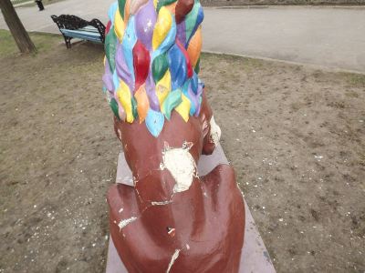 Луганский писанковый лев снова подвергся атаке фото