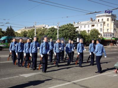 Репетицию парада ко Дню Победы провели в Луганске фото видео