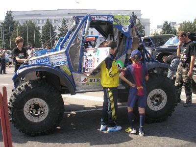 Покататься в грязи починить машину испытать себя и получить удовольствие на Донбасстрофи фото видео