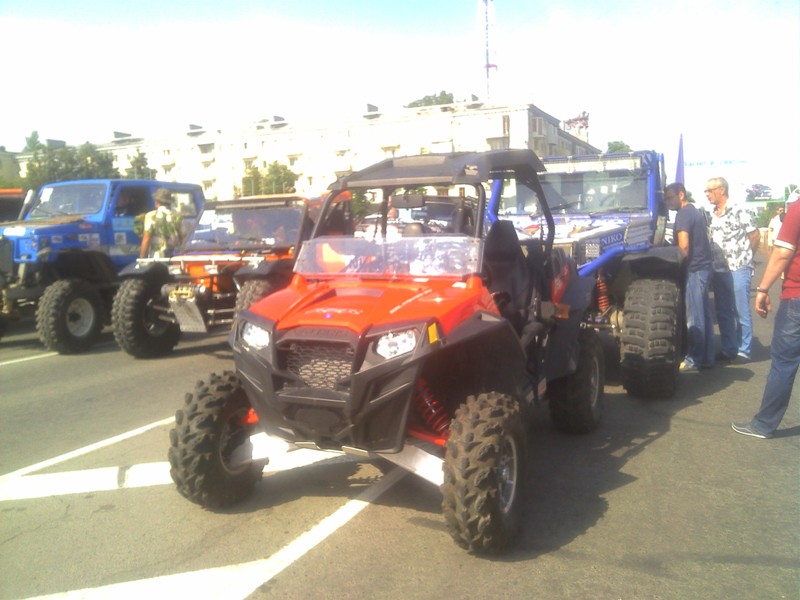 Покататься в грязи починить машину испытать себя и получить удовольствие на Донбасстрофи фото видео