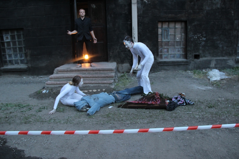 Самоубийство чревоугодие и прочие грехи показали зрителям фото видео