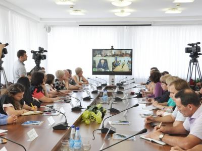 Александр Клименко поздравил журналистов с профессиональным праздником фото