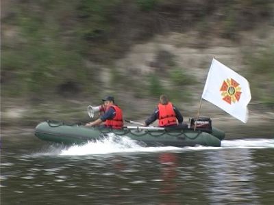Луганские спасатели провели рейд по стихийным пляжам Северского Донца фото