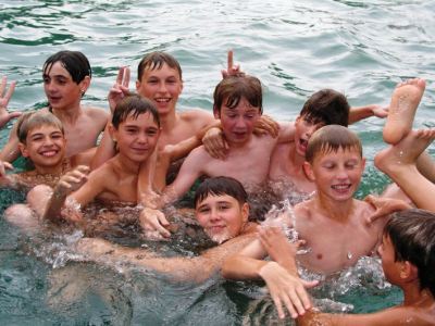 Луганские зори встретили детей локомотивостроителей фото