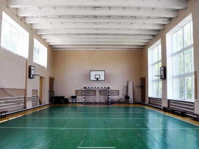 В луганских школах взялись за ремонт спортзалов фото