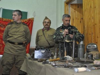 Луганские поисковики провели урок Памяти для лицеистов фото