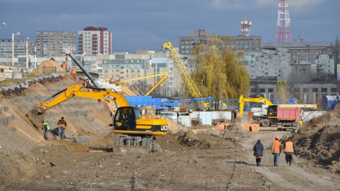 Путепровод по ул Советской строят днем и ночью