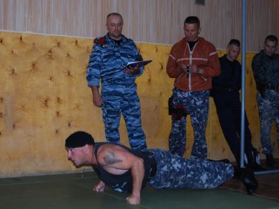 В Луганске испытывали бойцов Беркута