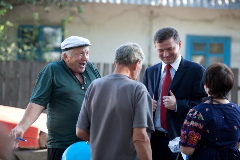 Владимир Медяник поздравил жителей УралоКавказа с Днем рожденния поселка
