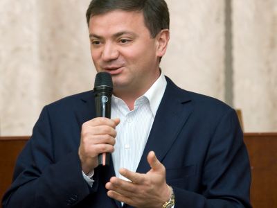 Владимир Медяник взял на контроль ситуацию с центральной больницей Краснодона