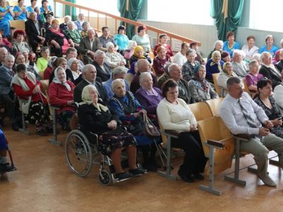 Владимир Медяник поздравил луганских ветеранов войны и труда