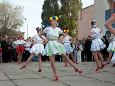 Владимир Медяник поздравил жителей Новосветловки с Днем поселка