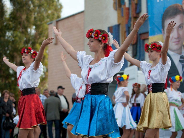 Владимир Медяник поздравил жителей Новосветловки с Днем поселка