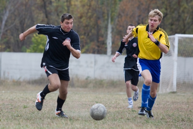 На турнире по футболу на Кубок Владимира Медяника на поле вышли следующие команды