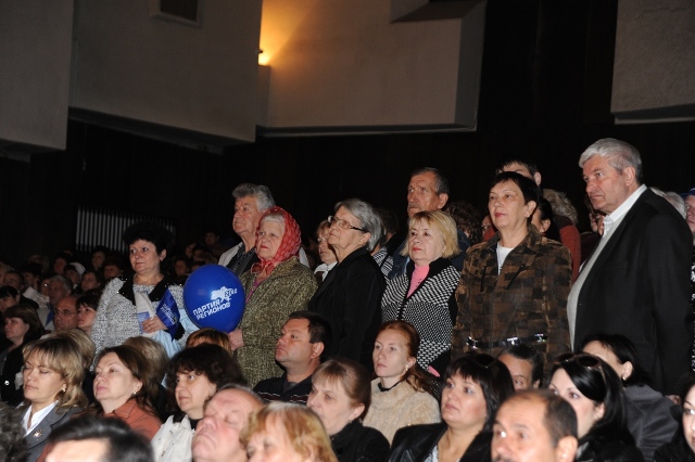 Юрий Терников реальными делами убедил жителей округа что ему можно доверять Сергей Тигипко